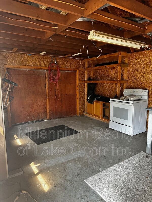 Building Photo - 113 Dennison St