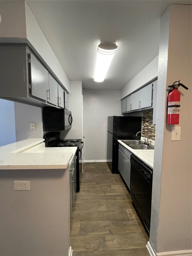 Building Photo - 16414 Stuebner Airline Rd