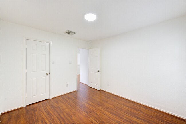 Building Photo - 11 E Sage Creek Pl