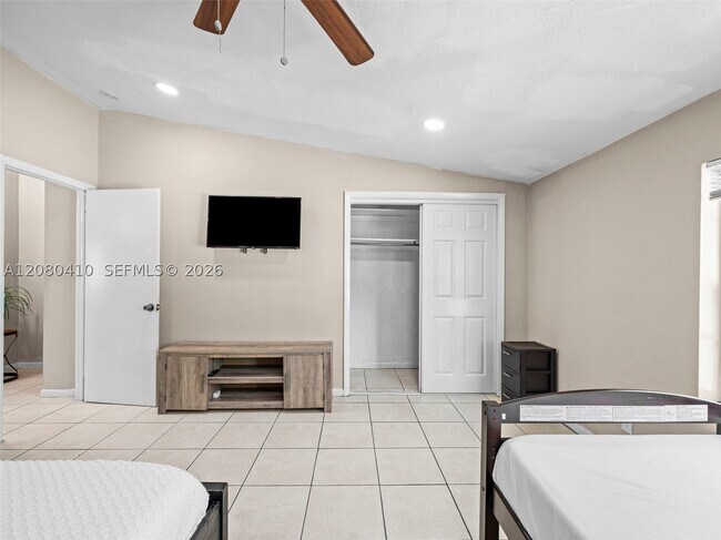 Building Photo - 3609 Townhouse Ct