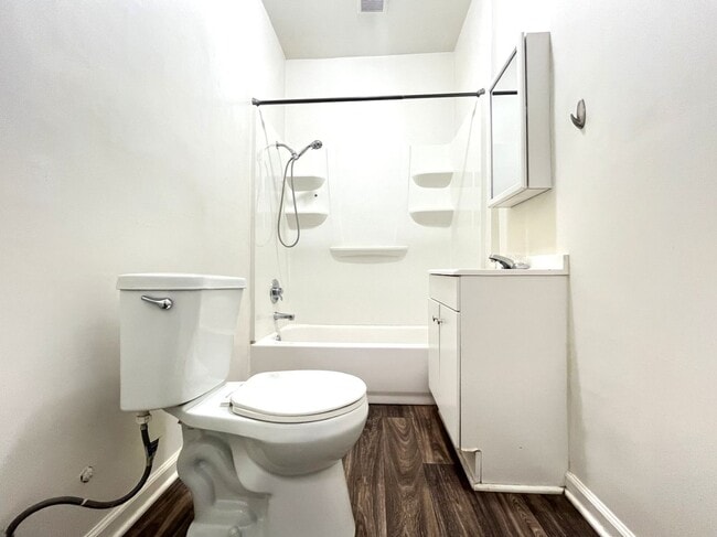 Building Photo - 1 bed, 1 bath located in Corona!