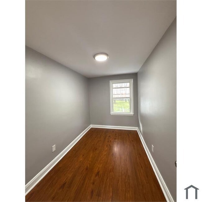 Building Photo - 3 Bedroom Housing Voucher Accepted