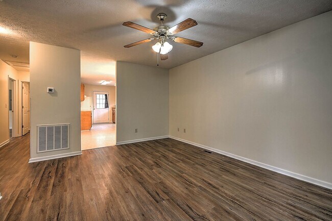 Building Photo - 303 Moorland Dr