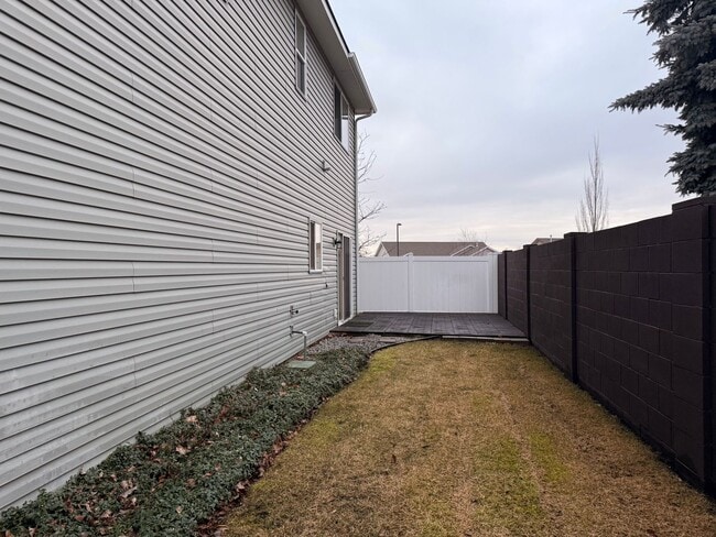 Building Photo - Home in the Landings