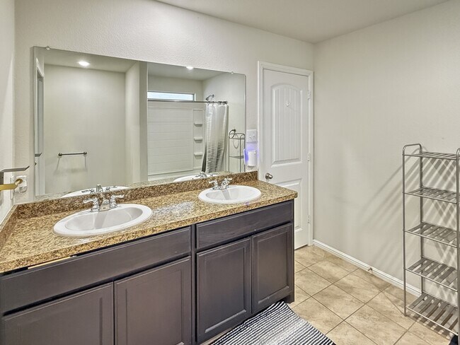 Building Photo - 845 Watson Wy