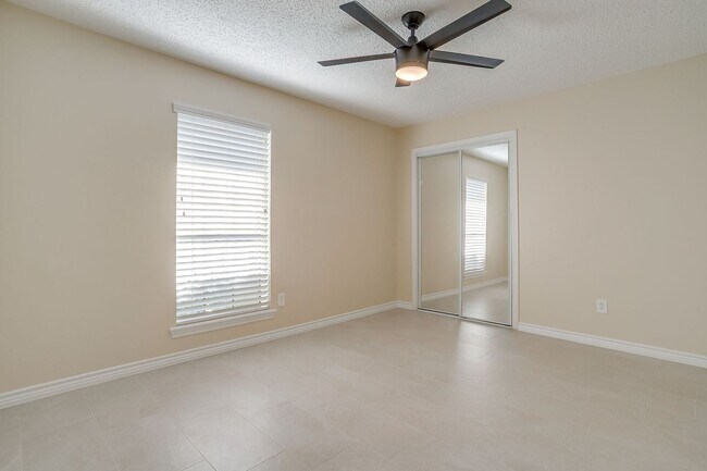 Building Photo - Great Move In Ready 3 Bedroom, 2 Bath Home Located in Northridge- Irving ISD- 75038