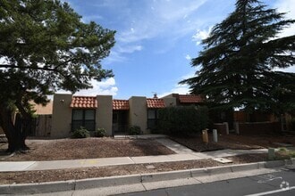 Building Photo - Cute Two Bedroom (possible 3rd Bedroom) in...