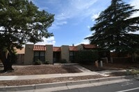 Building Photo - Cute Two Bedroom (possible 3rd Bedroom) in...