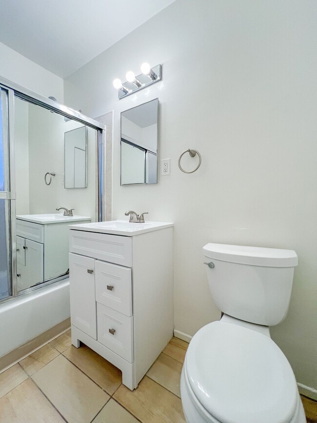 Building Photo - 4640 E 4th St