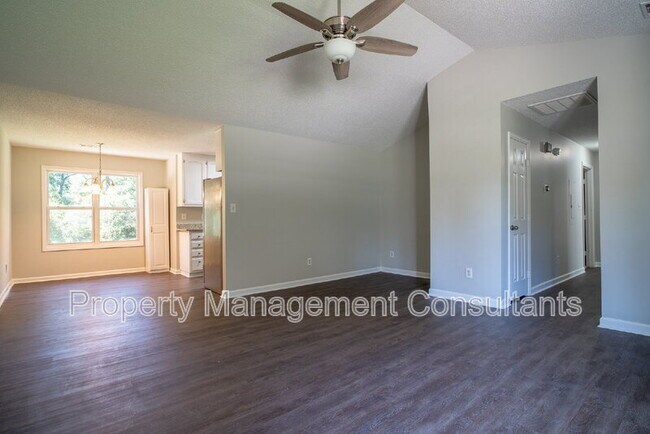 Building Photo - 107 Ann Bradley Dr