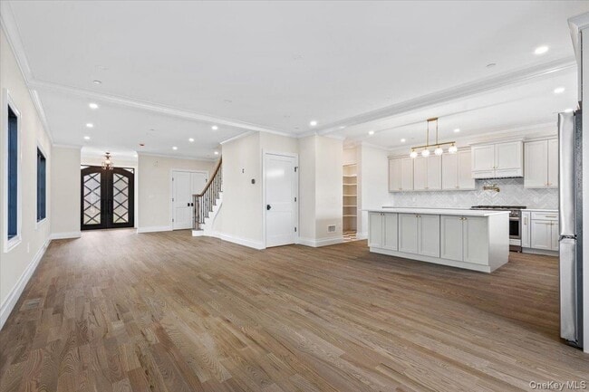 Building Photo - 93 Park Ave