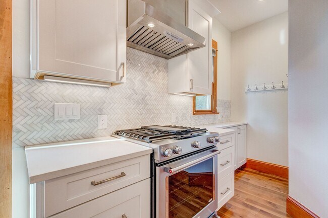 Building Photo - Gorgeous 3BD/2.5BA Downtown Boulder Home- Completely Renovated!
