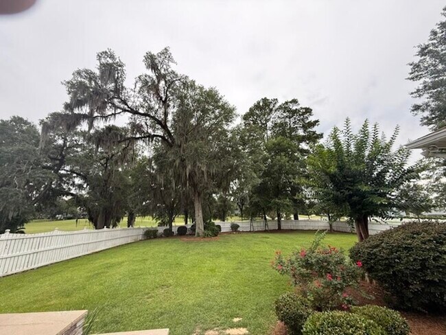 Building Photo - 2401 Goldenrod Wy