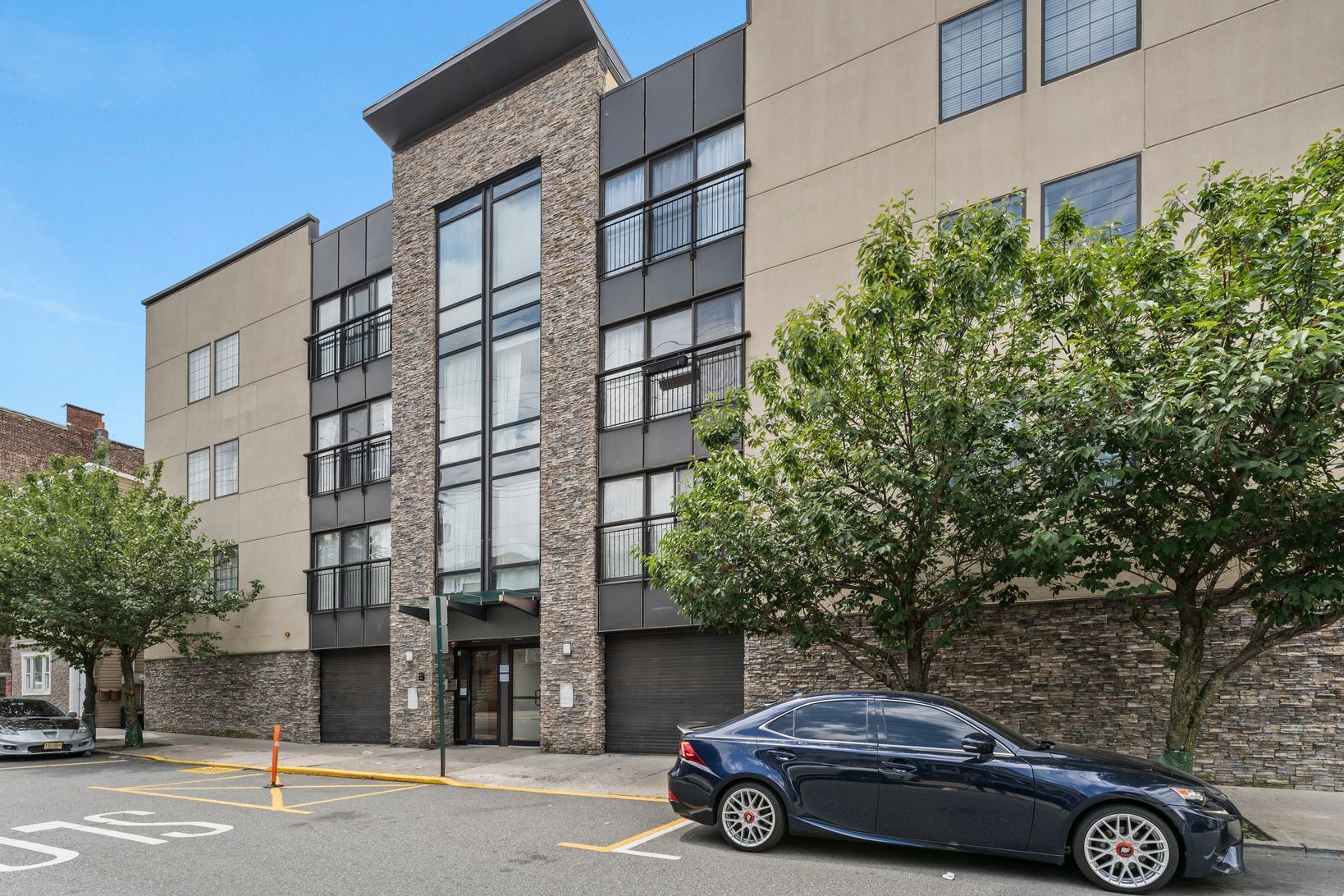 Building Photo - 125 70th St