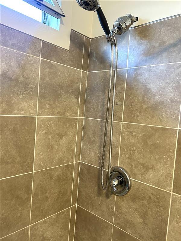 Building Photo - 33 Putnam St