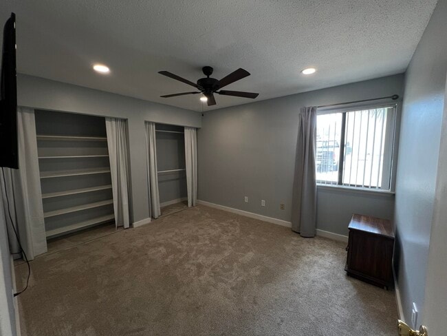 Building Photo - 308 Miracle Strip Pkwy SW