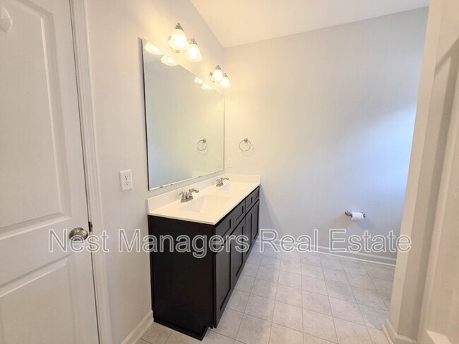 Building Photo - 245 Southern Pl