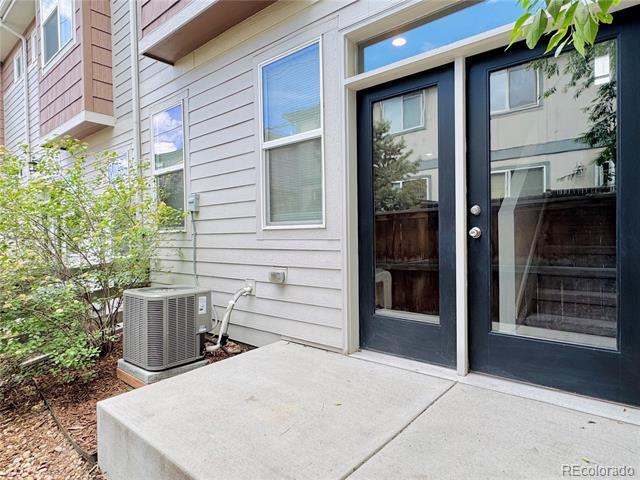 Building Photo - 1070 Oak Cir