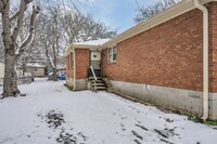 Building Photo - Awesome 2BE/1BA duplex in West Nashville!