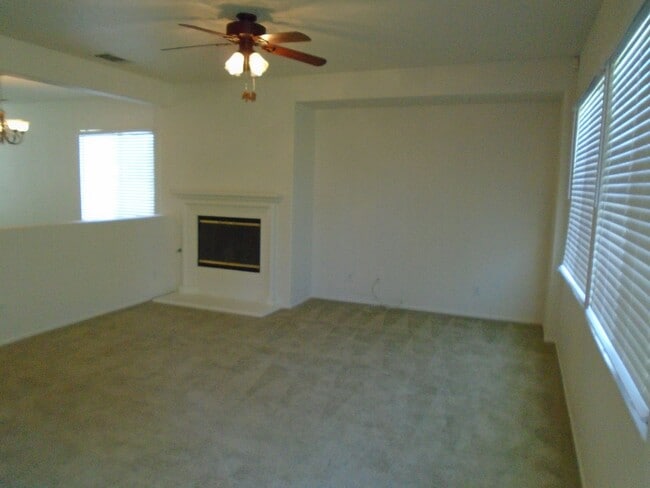 Building Photo - Spacious One Story in West Palmdale with 1...