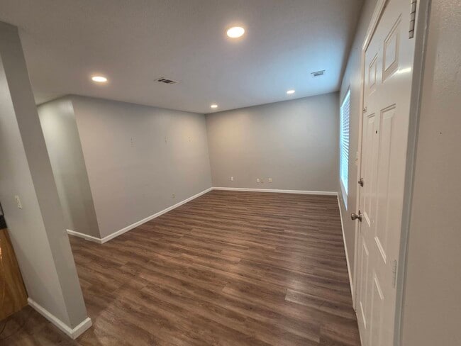 Building Photo - 2500 Westacre Dr