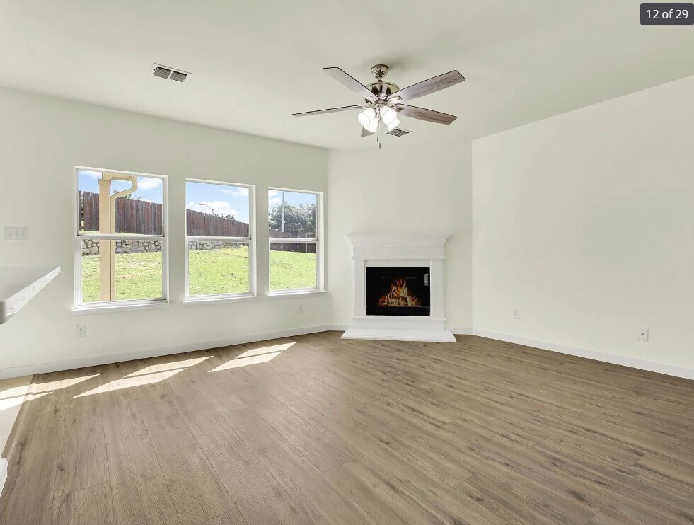 Building Photo - 10421 Trevino Ln