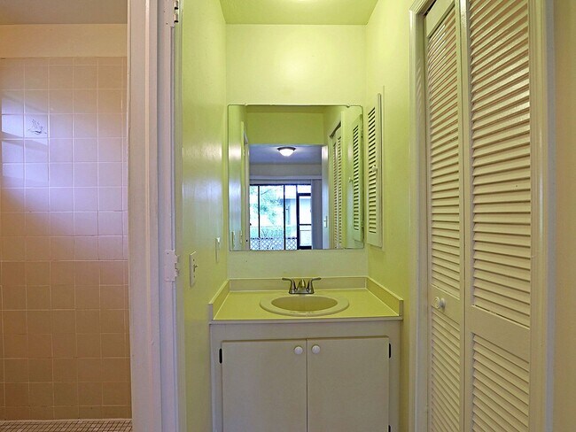 Building Photo - Duplex Cape Coral 3723