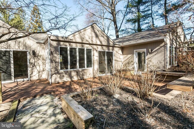 Building Photo - 1103 Rolandvue Rd
