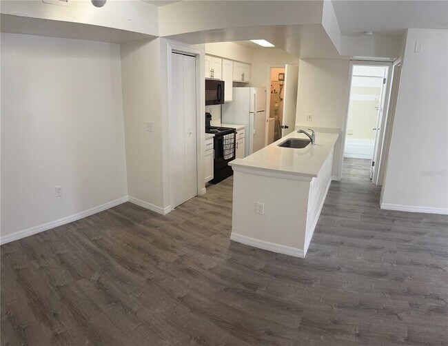 Building Photo - 3016 Parkway Blvd