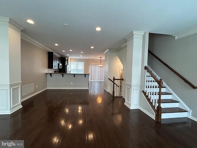 Building Photo - 1379 Parish Ave
