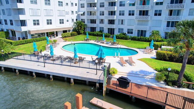 Building Photo - 2840 S Ocean Blvd