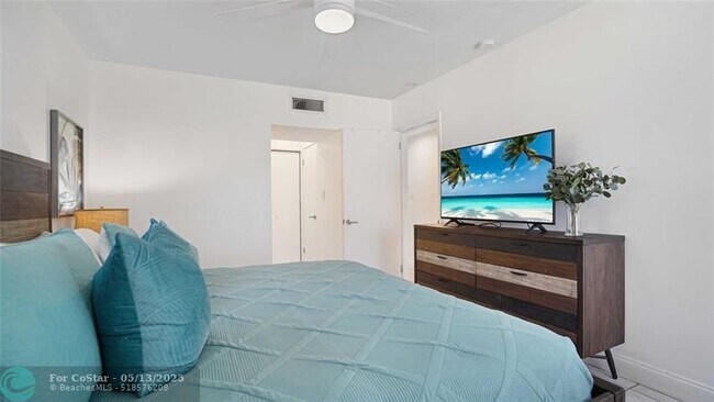 Building Photo - 2716 N Ocean Blvd
