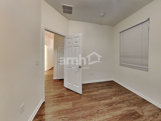 Building Photo - 11124 Creek Haven Dr