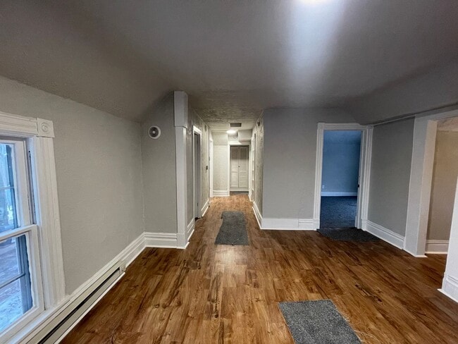 Building Photo - Four Bedroom Home