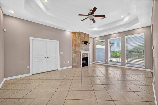 Building Photo - 13819 Lakeview Meadow Dr