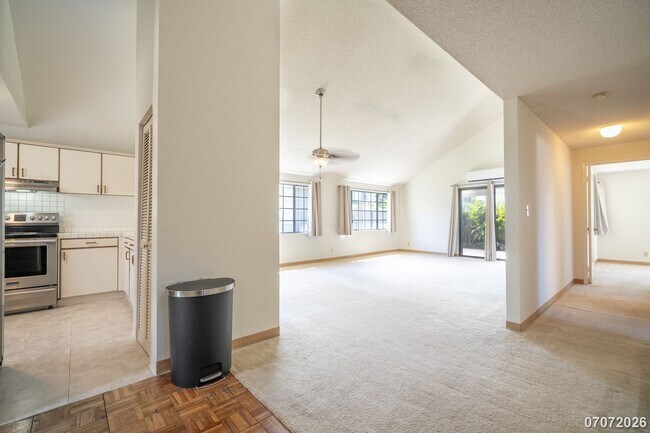 Building Photo - Spacious 3 Bed 2Bath SFM Pets Negotiable- WEST LOCH ESTATES - $3950/month