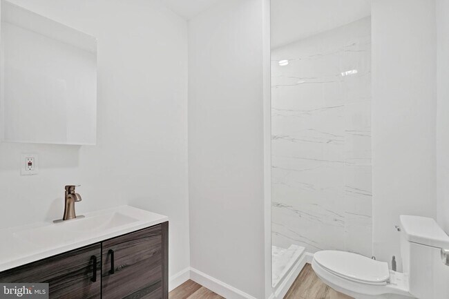 Building Photo - 2040 Frankford Ave