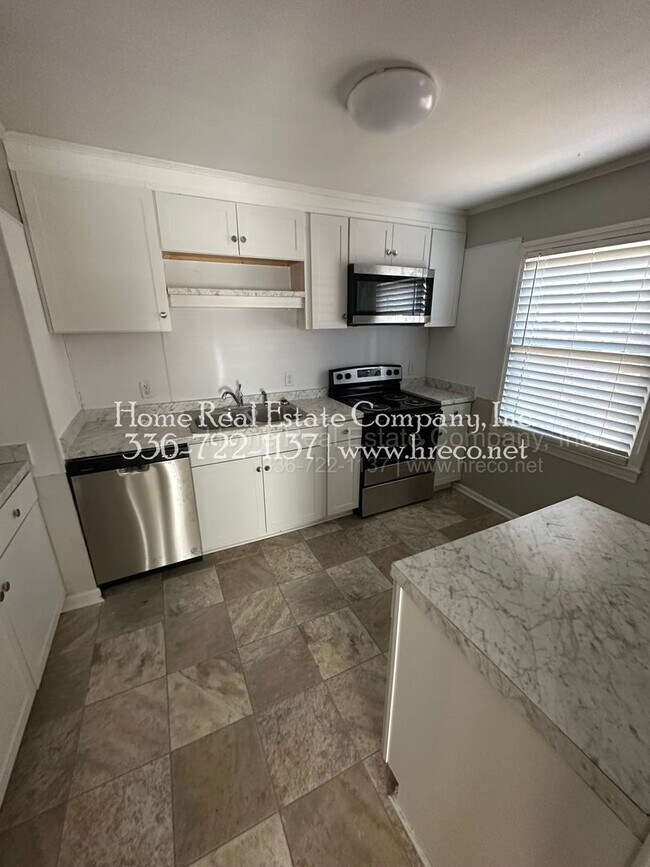 Building Photo - 525 Lester Ln