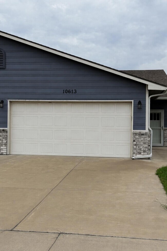 Building Photo - 10613 E Conifer St