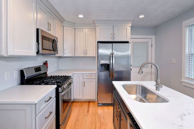 Building Photo - New Waterfront Home