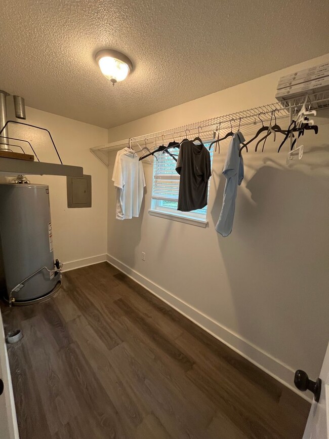 Building Photo - Sherwood Rental