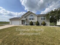 Building Photo - 3607 Deeprose Dr SE