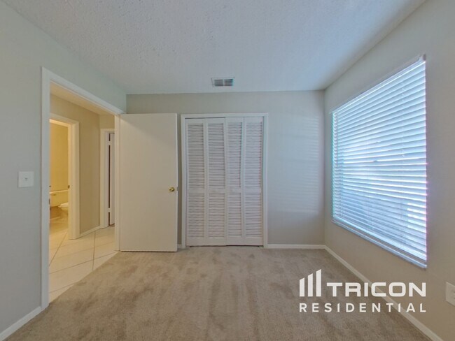 Building Photo - 6918 Silvermill Dr