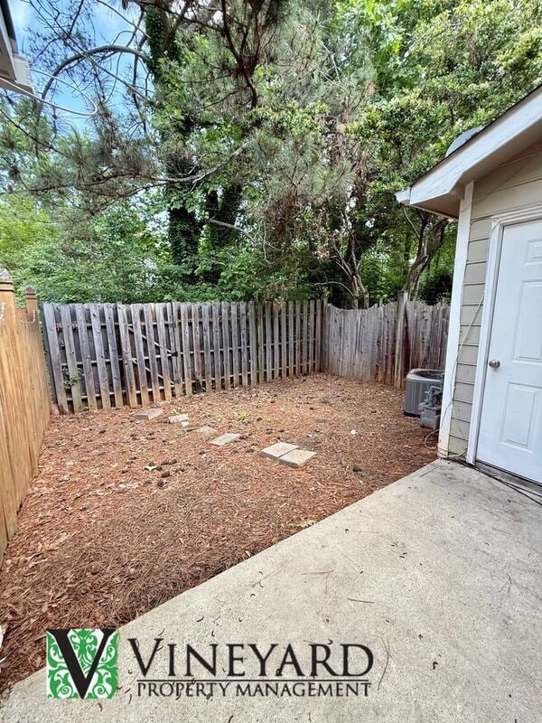 Building Photo - 4891 Jenny Dr