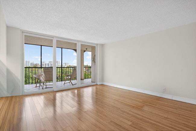 Building Photo - 1631 Riverview Rd