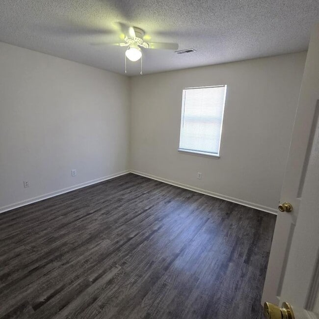 Building Photo - 1214 Peyton Cir