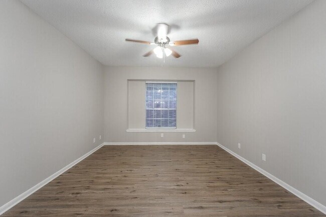 Building Photo - 5822 Cinnamon Creek Cir