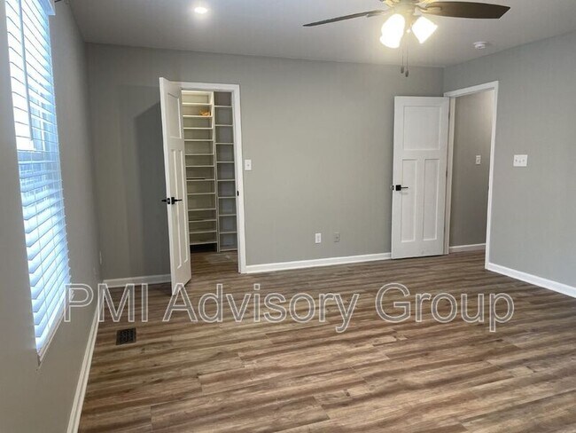 Building Photo - 7416 SW 27th St