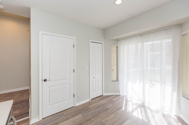 Building Photo - 5808 Fishhawk Ridge Dr