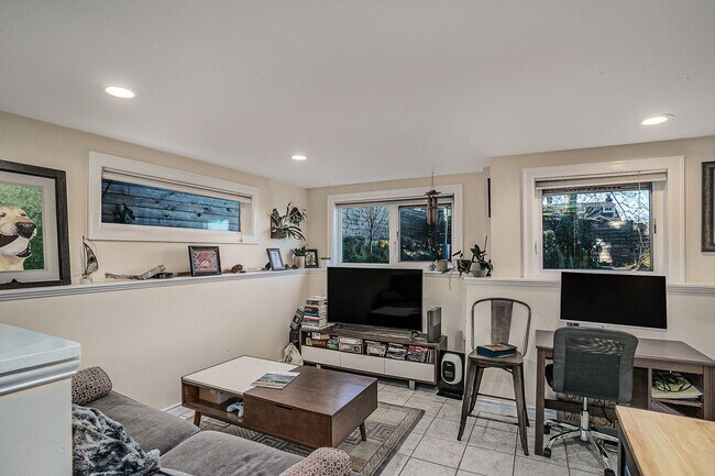 Building Photo - 4Bd/3.25Ba Seattle House